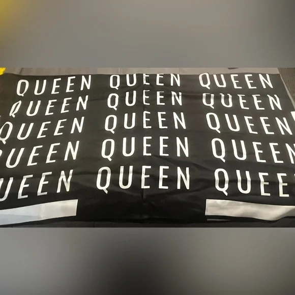 Original Sassy Jones Queen scarf - black and white . Never worn - Picture 1 of 3